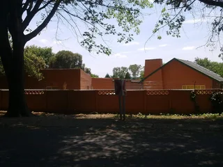 Blairgowrie, Randburg - Studio bachelor garden cottage available immediately