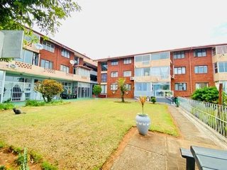Apartment in Illovo Beach For Sale