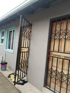 Room to rent at protea Glen ext 22 Price:1700  Deposit:1000