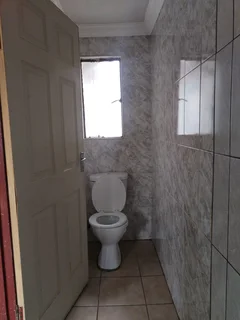 Room to rent at protea Glen ext 22 Price:1700  Deposit:1000