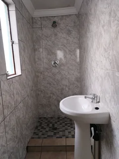 Room to rent at protea Glen ext 22 Price:1700  Deposit:1000