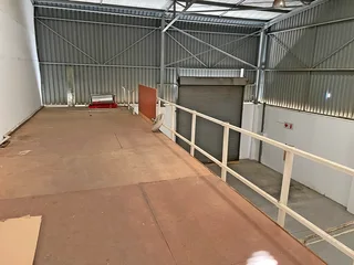 603 SQM A-GRADE SHOWROOM WITH OFFICES AND WAREHOUSE IN NORTH RIDING, RANDBURG, JOHANNESBURG.