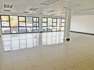 A-GRADE SHOWROOM WITH OFFICES AND WAREHOUSE IN NORTH RIDING, RANDBURG, JOHANNESBURG.
