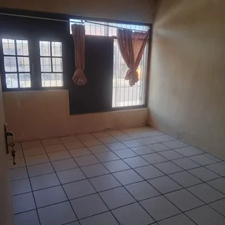 Room - Ad posted by Brenda Bee