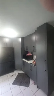 CARPENTER (BUILD IN CUPBOARDS)