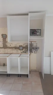 CARPENTER (BUILD IN CUPBOARDS)