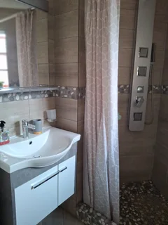 House Share : Mill Hill Terrace, Bryanston - R 5,500