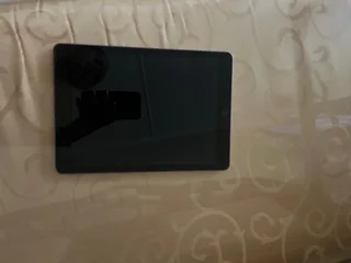 iPad 6th Gen 9.7&#34; – 32GB Space Grey – FOR PARTS or LIMITED USE