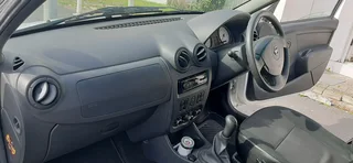 Nissan np200 R100000