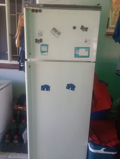 Kelvinator Fridge  for R2000 neg