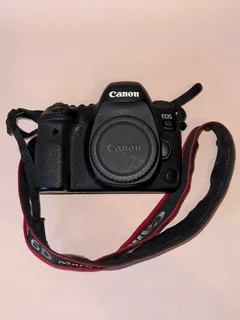 Canon EOS 6D Mark II with 24-70mm EF Zoom Lens &amp; Charger
