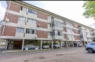 Large Room to Rent in 2-Bedroom Apartment – Pinetown | Available 1 January 2026 | R3000 pm