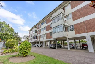 Large Room to Rent in 2-Bedroom Apartment – Pinetown | Available 1 January 2026 | R3000 pm