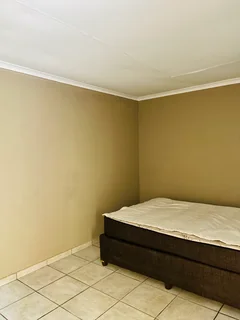 Room  available in Roodepoort Centra