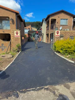 TAR DRIVEWAYS