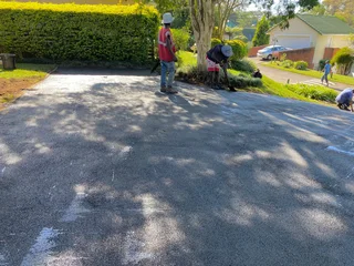 TAR SURFACING DRIVEWAYS