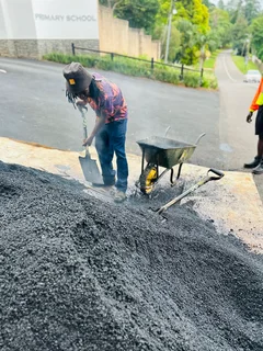 TAR SURFACING DRIVEWAYS