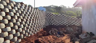 RETAINING WALLS PAVING