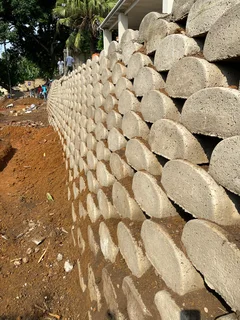 RETAINING WALLS PAVING
