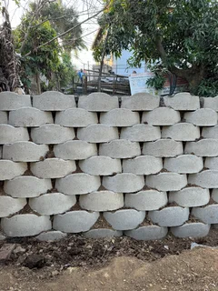 RETAINING WALLS PAVING