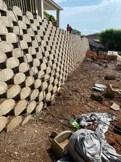 RETAINING WALLS PAVING