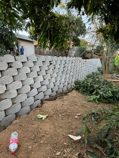 RETAINING WALLS PAVING