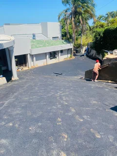 TAR DRIVEWAYS AND PAVING