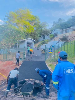 TAR DRIVEWAYS AND PAVING