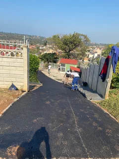 TAR DRIVEWAYS AND PAVING