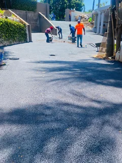 TAR DRIVEWAYS AND PAVING