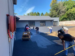 TAR DRIVEWAYS AND PAVING