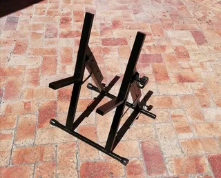 Heavy-duty GUITAR AMP stand for sale in VERY GOOD condition!