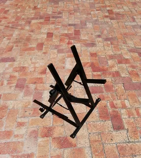 Heavy-duty GUITAR AMP stand for sale in VERY GOOD condition!