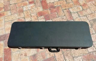 Stagg GCA RE hard case for electric guitar IMMACULATE like new SPOTLESS condition with keys!