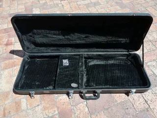 Stagg GCA RE hard case for electric guitar IMMACULATE like new SPOTLESS condition with keys!