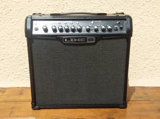 Line 6 Spider IV 30 watt electric guitar amp with modulation and effects IMMACULATE as NEW condition