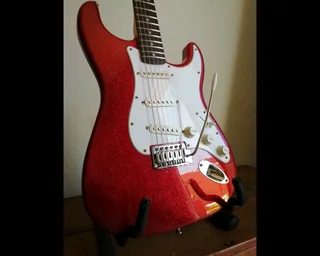 F E N D E R Fsr Squier Se Special Strat Guitar In Red Sparkle Finish Excellent Overall Condition!