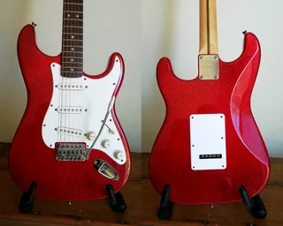 F e n d e r FSR Squier SE Special strat guitar in Red SPARKLE finish EXCELLENT overall condition!