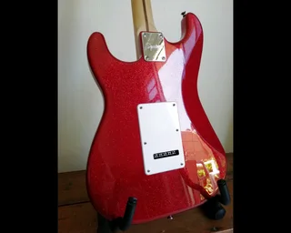 F e n d e r FSR Squier SE Special strat guitar in Red SPARKLE finish EXCELLENT overall condition!