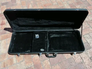 Stagg GCA RE hard case for electric guitar IMMACULATE like NEW spotless condition with keys!!