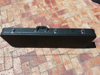 Stagg GCA RE hard case for electric guitar IMMACULATE like NEW spotless condition with keys!!