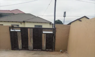 Room to let in secure yard