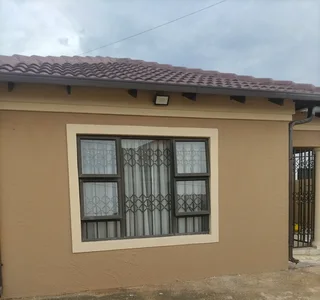 Room to let in secure yard