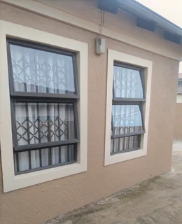 Room to let in secure yard