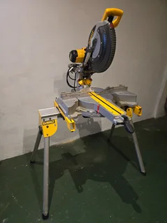 DeWalt Mita Saw
