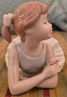 並Ballerina並 Lying Down Porcelain Sculpture [Figurine/Statuette] by Nadal {RARE!} (Worth $53!)