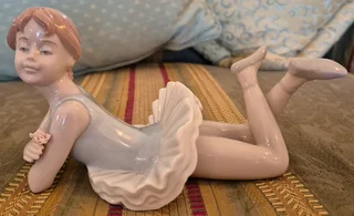 並Ballerina並 Lying Down Porcelain Sculpture [Figurine/Statuette] by Nadal {RARE!} (Worth $53!)