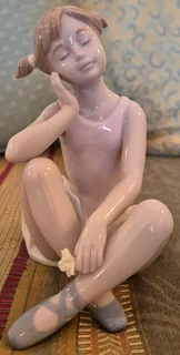 並Ballerina並 Thinking Porcelain Sculpture [Figurine/Statuette] by Nadal {RARE!} (Worth $53!)