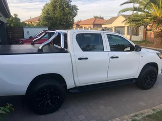 2017 Toyota Hilux Vvti SRX 77 000kms!!!