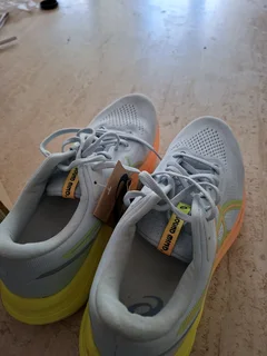 Asics GT-1000 13 Paris Size 8 Men's running shoes.